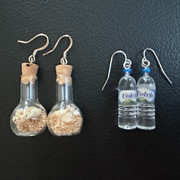 Set of 2 novelty earrings beach in a bottle & Volvic water bottles - Picture 1 of 4